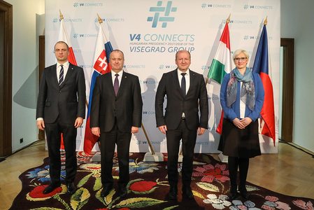 Ministři obrany V4 jednali v Budapešti o spolupráci v NATO, EU i o projektech PESCO