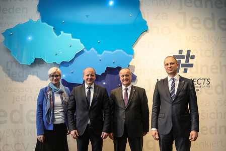 Ministryně obrany ČR Karla Šlechtová, MO Maďarska István Simicskó, MO Slovenska Peter Gajdoš a náměstek MO Polska Tomasz Szatkowski (zleva)