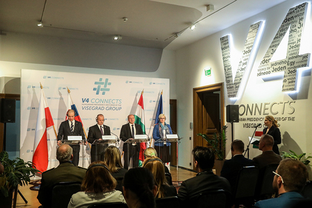 Ministři obrany V4 na tiskové konferenci po jednání