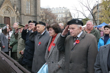 Náměstí Míru si připomnělo Den válečných veteránů i s dětmi