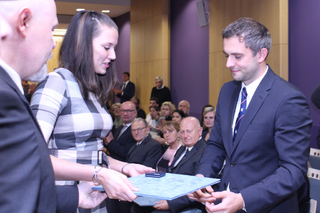 Ocenění přebírali i pozůstalí, v tomto případě vnuk Jana Prágera, který se zapojil do neúspěšného pokusu o převrat