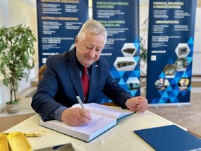 Z návštěvy ministra obrany ve VVÚ