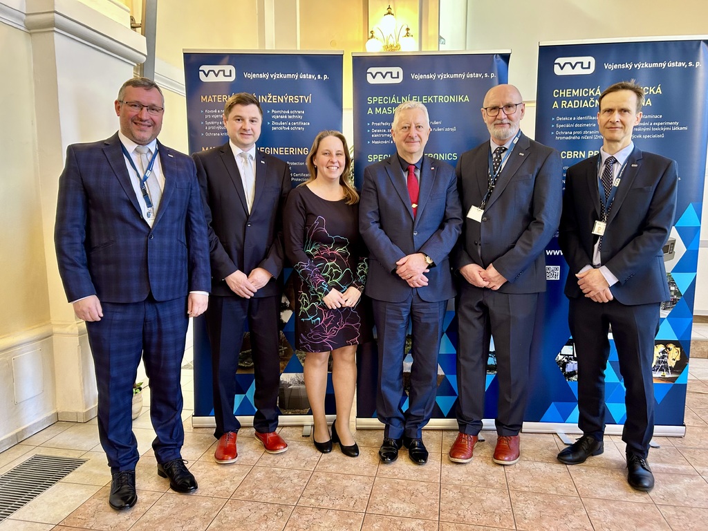 Ministr obrany navštívil Vojenský výzkumný ústav