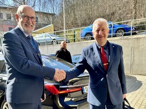 Ředitel s.p. VVÚ Pavel Čuda vítá ministra obrany Jaromíra Zůnu