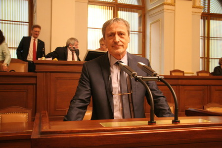 Poslanci podpořili větší zapojení občanů na obraně státu