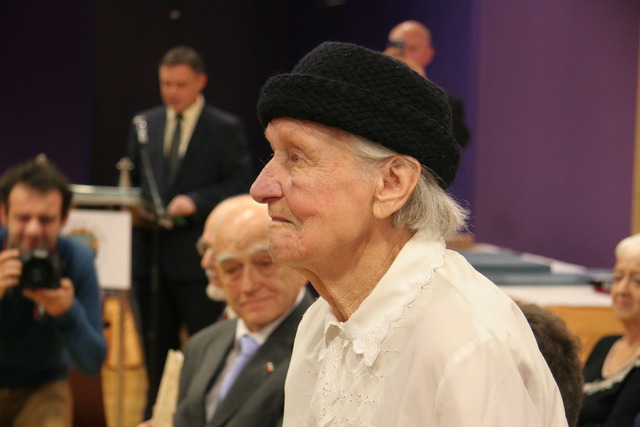 Jiřina Stará obdržela osvědčení v 87 letech