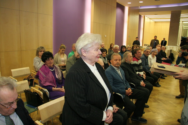 Profesorova manželka Helena se na činnosti proti komunistům také podílela