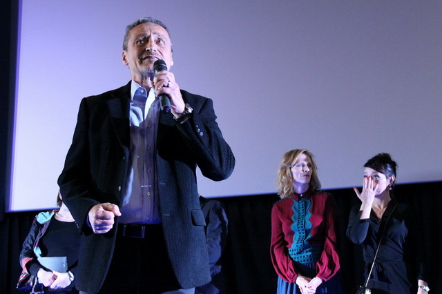 Ministr obrany při slavnostním uvedení filmu