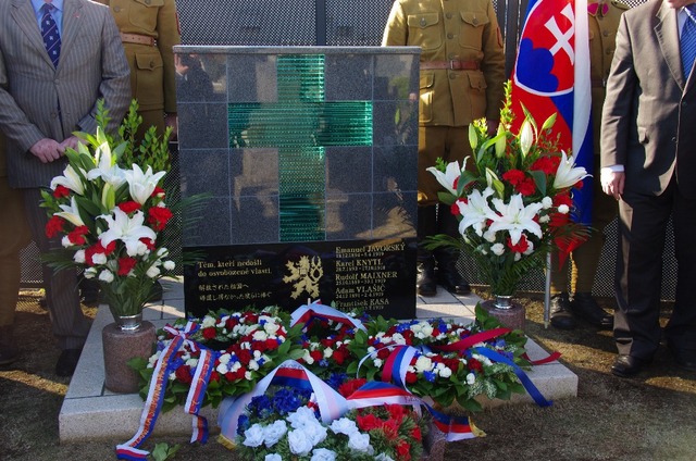 Pomník československých legionářů na hřbitově Fuchu v Tokiu