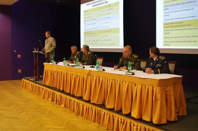 generálporučík Bečvář a jeho zástupci