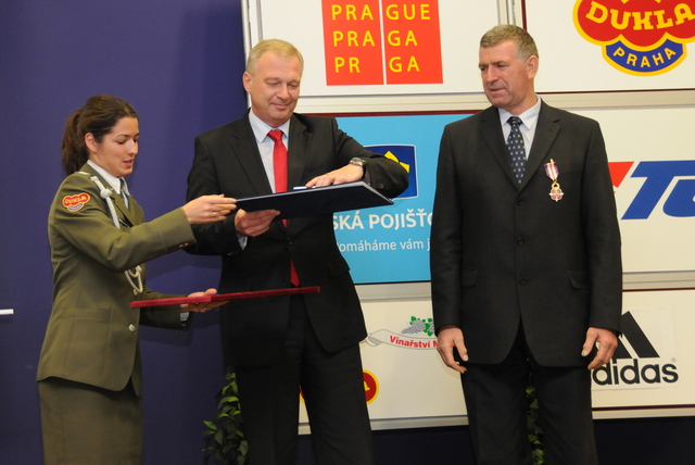 Imrich Bugár dostal od ministra Picka medaili Zlatá Lípa