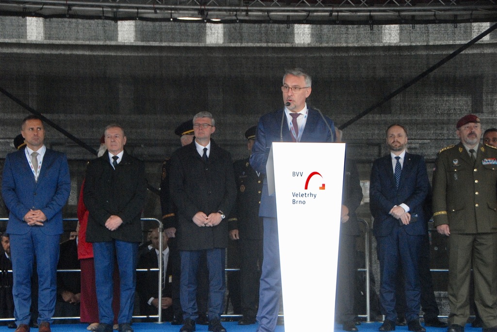 Ministr obrany při projevu