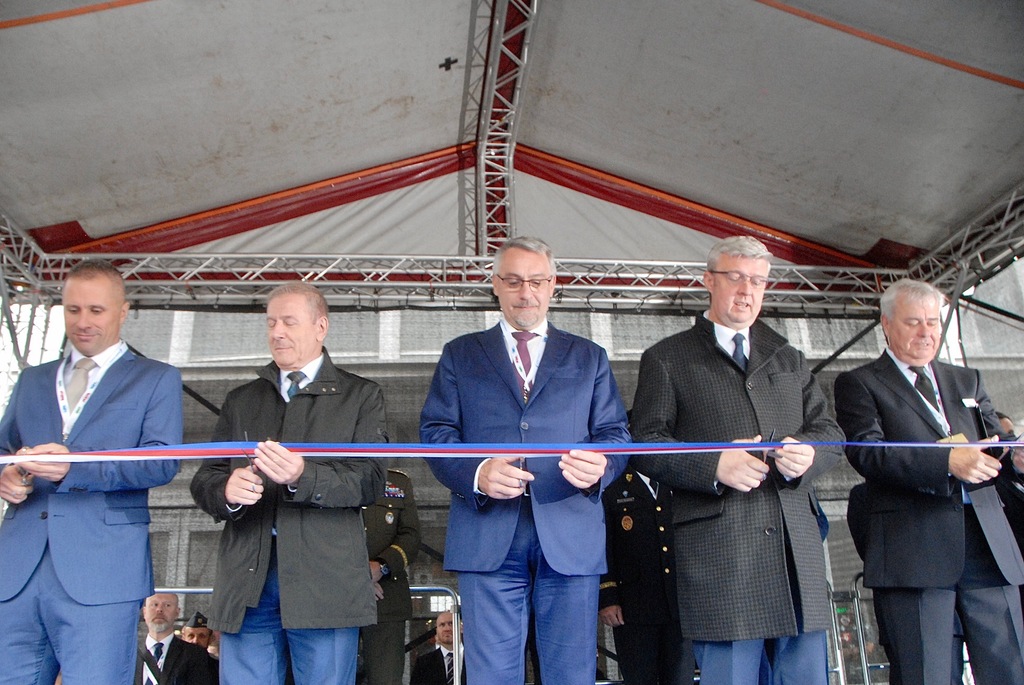 Slavnostní přestřižení pásky, které veletrh IDET zahájilo