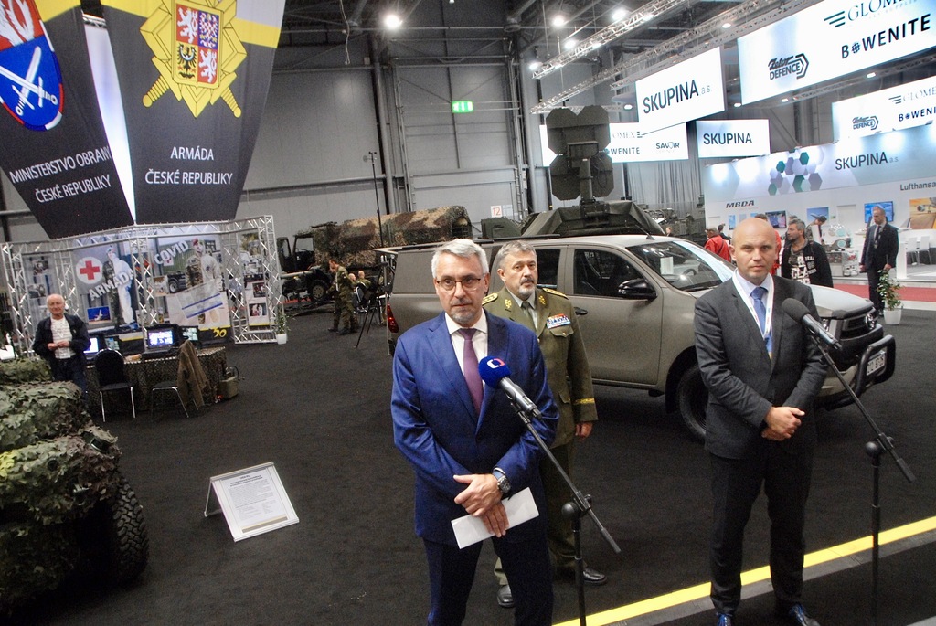 Z prohlídky expozice veletrhu IDET