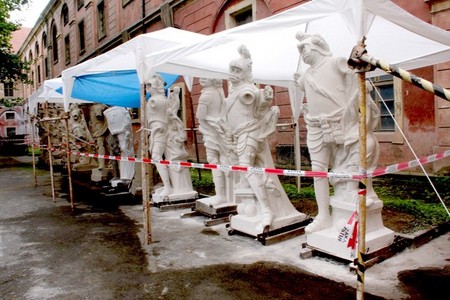  Sochy invalidů procházejí v současné době restauračními úpravami