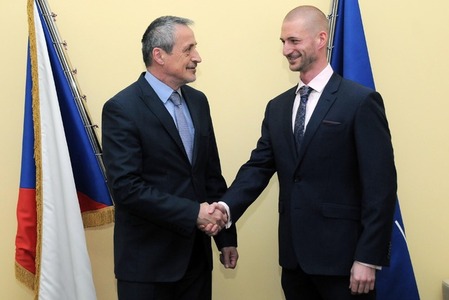 Milan Bruncvík, první Čech z londýnského závodu osmiveslic, vstupuje do armády