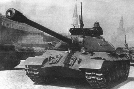 Sovětský těžký tank IS-3 (1)