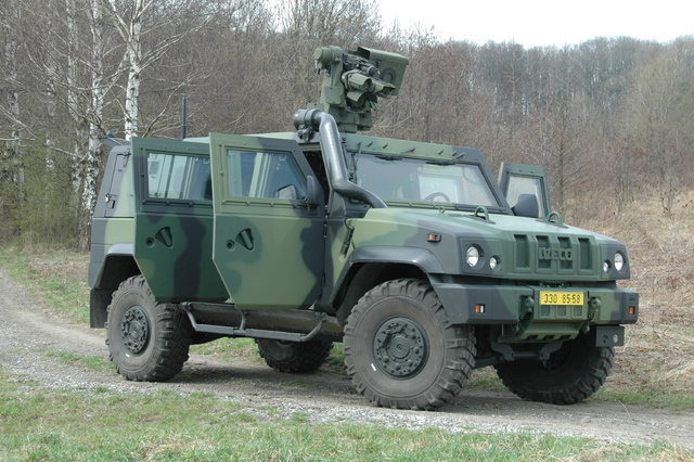 Vůz Iveco po montáži rušičky a zbraňové stanice