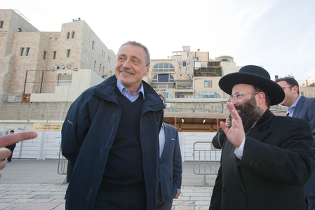 Ministr obrany navštívil vojáky na Golanech