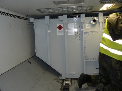 Instalace velkokapacitní nádrže uvnitř letounu 