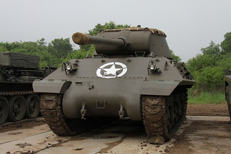 Americký stíhač tanků M36 Jackson se začal vyrábět v roce 1944