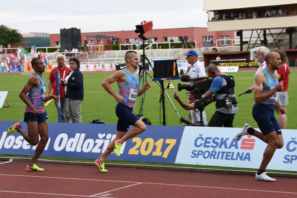 Jakub Holuša při memoriálovém závodu na 1 500 m Memoriálu Josefa Odložila 2017