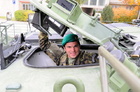 Jakub Holuša vyzkoušel vojenskou techniku