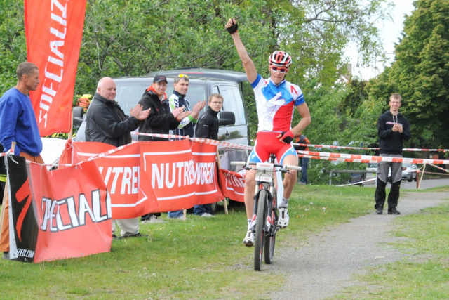 Jaroslav Kulhavy jako vítěz závodu O pražského krále cross country