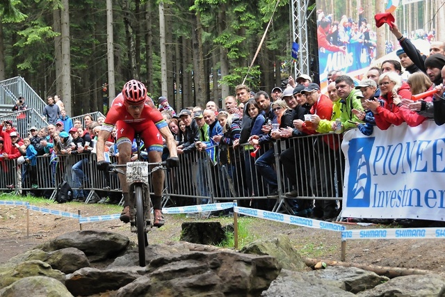 Jaroslav Kulhavý na jedné z překážek na trati