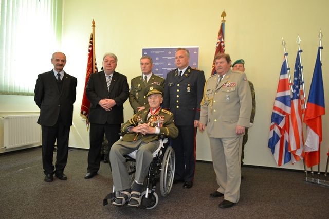 Jmenování válečného veterána do hodnosti generálporučíka