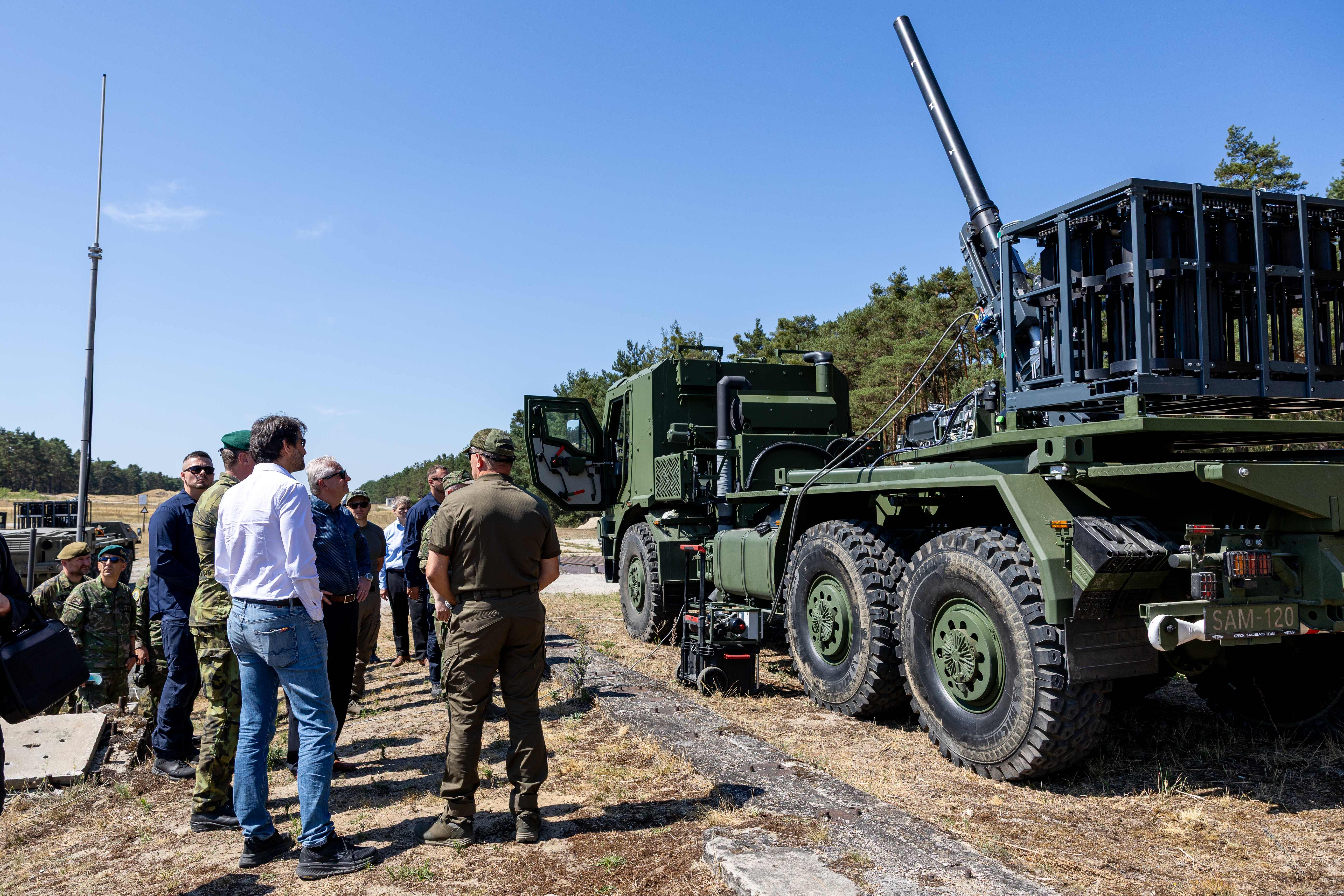 Prohlídka minometu SAM120 na podvozku Tatra