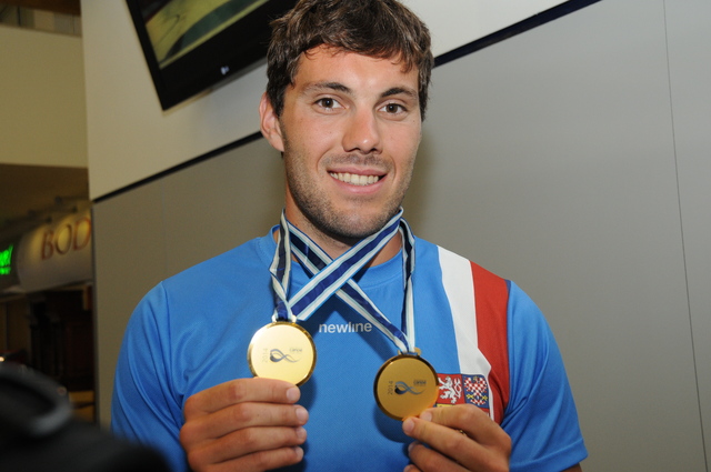 Josef Dostál se svými dvěma zlatými medailemi