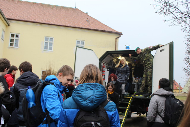 K nahlédnutí byla také vojenská sanitka