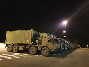 K vykládce byla přichystána dvacítka vozů Tatra T-815