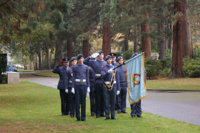 Kadeti RAF Surrey během hymny