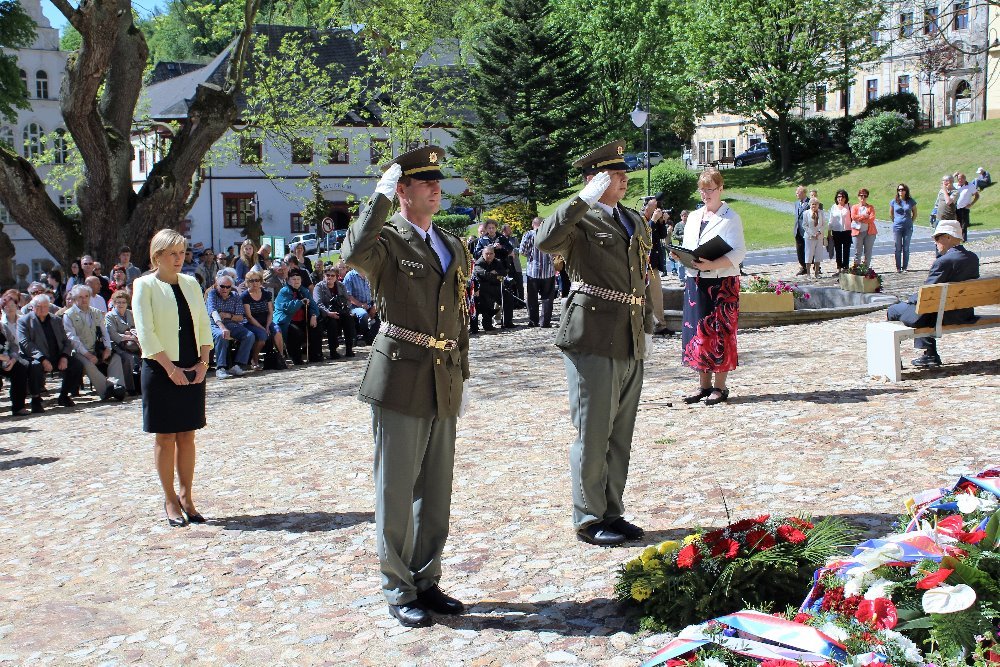Karlovarský kraj zastupovala hejtmanka Karlovarského kraje Jana Vildumetzová