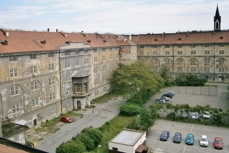 Ministerstvo obrany prodává areál kasáren Jana Žižky v Praze - Karlíně