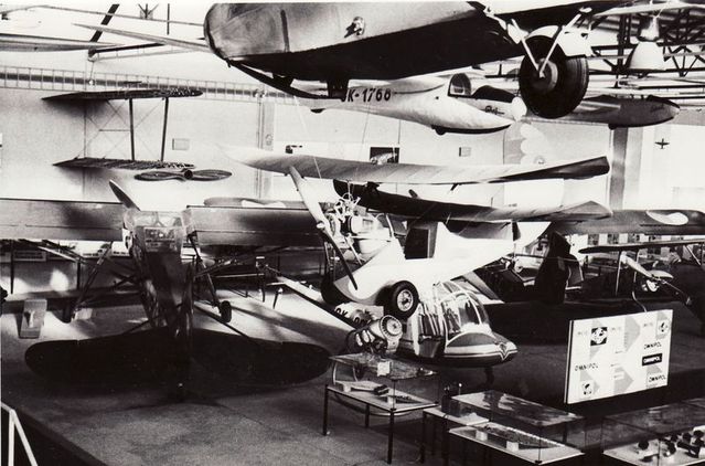 Pohledy do expozice v roce 1969. 