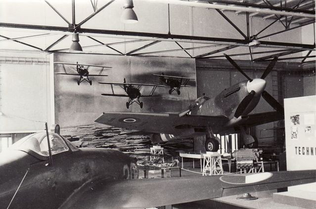 Pohledy do expozice v roce 1969. 