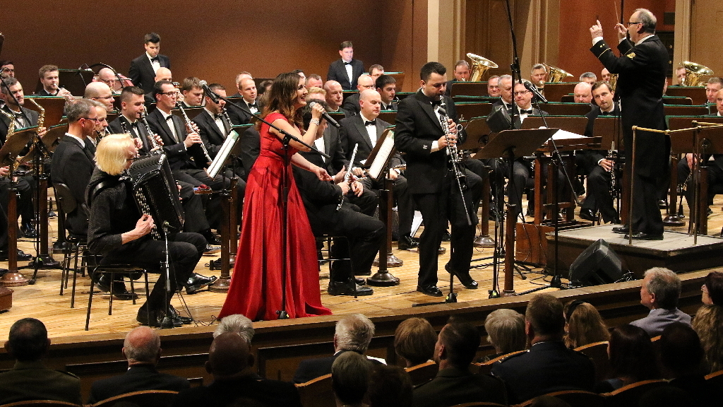 Klasické i válečné melodie rozezněly Rudolfinum. Ústřední hudba AČR zahrála k oslavě konce války
