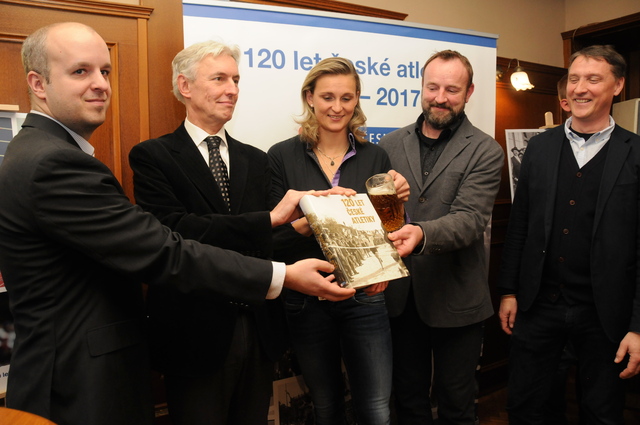 Hlavní protagonisté křtu: Osoba, Varhaník, Špotáková, Dvořák, Slavík