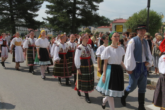 Krojovaný průvod
