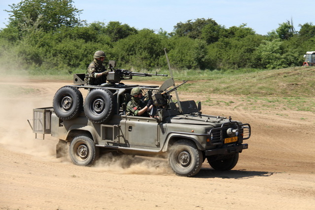 Land Rover Kajman