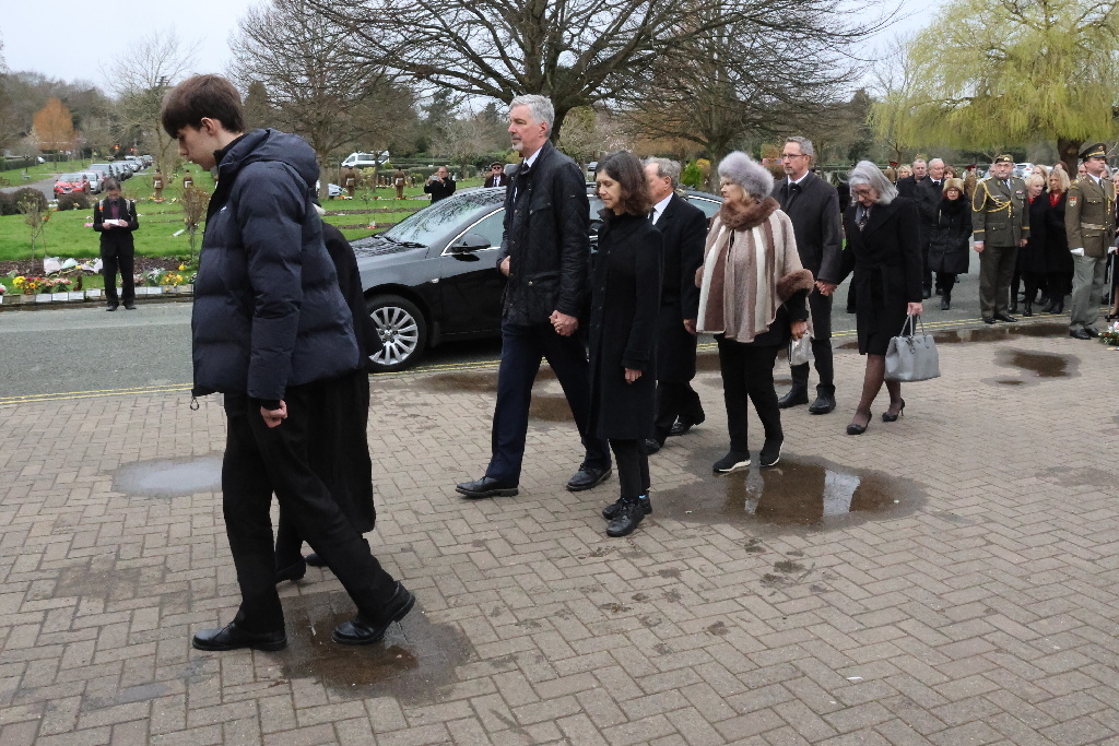 V pátek 15. 3. 2024 ve Wirralu nedaleko Liverpoolu vzdali zástupci Vojenské kanceláře prezidenta republiky, Velvyslanectví ČR ve Velké Británii a Ministerstva obrany ČR spolu se zástupci britské armády poslední hold válečnému veteránu majoru Ervinu Hoidovi, který zesnul ve věku 105 let. 