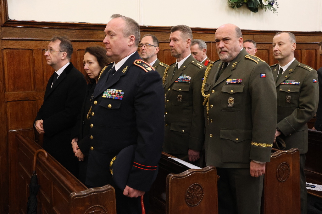 V pátek 15. 3. 2024 ve Wirralu nedaleko Liverpoolu vzdali zástupci Vojenské kanceláře prezidenta republiky, Velvyslanectví ČR ve Velké Británii a Ministerstva obrany ČR spolu se zástupci britské armády poslední hold válečnému veteránu majoru Ervinu Hoidovi, který zesnul ve věku 105 let. 
