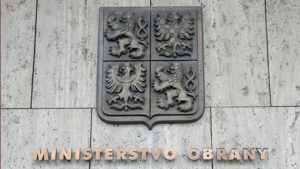 Reakce k vojskovým zkouškám vozidla Perun a informace o postupu MO 