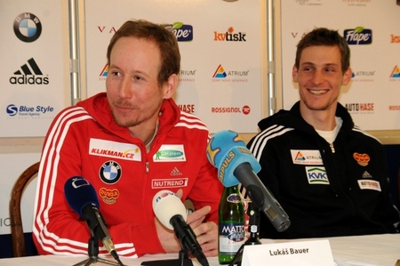 Lukáš Bauer a Martin Jakš na televizní tiskové konferenci