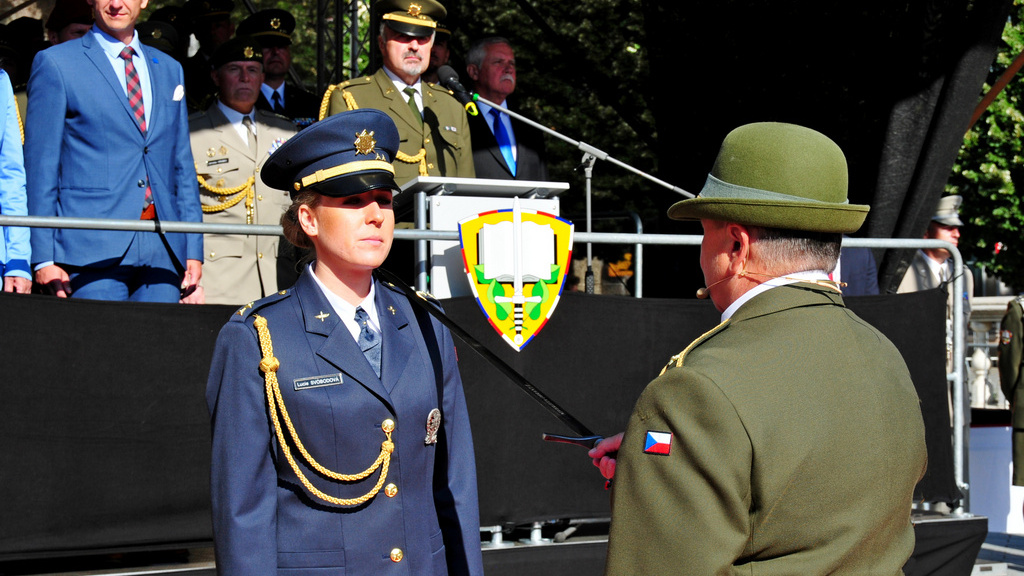 Univerzita obrany vyřadila dvě stovky letošních absolventů