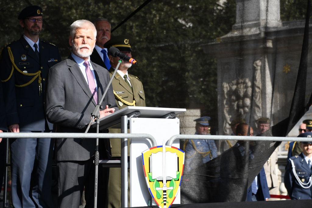 Univerzita obrany vyřadila dvě stovky absolventů, poprvé za účasti prezidenta