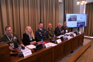 Na Univerzitě obrany si vojenské školy vyměňují informace z oblasti leadershipu a obraných technologií 